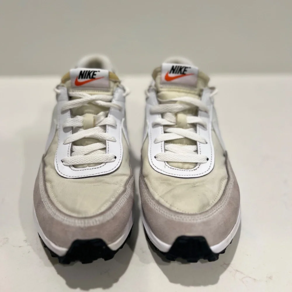 Nike Waffle Debut Running Shoes - Picture 3 of 9